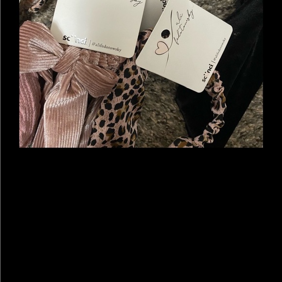 6 piece hair accessories bundle - Picture 2 of 5